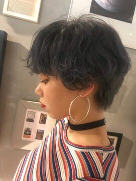 ジーナ(XENA) ランダムネイビーショート