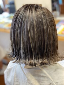 シャルム(Charme) 切りっぱなしボブ/プラチナグレージュ