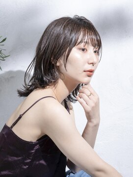 ヴィータ 田町(vi ta) 顔周りのカットにこだわったミディアムレイヤースタイル