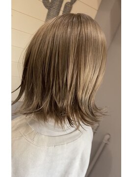 アームズ(Arm's) ミルクティーベージュ×外ハネボブ