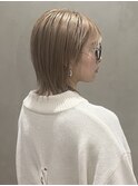 ハイトーンショートボブ ミルクティーベージュ ケアブリーチ