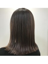 【髪質改善マジカルストレート】髪への負担を抑え自然で艶やかな柔らかストレートに。ダメージ毛にも対応◎