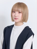 サラツヤなボブ。柔らか透明感ベージュカラー。