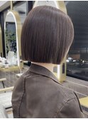 首が長くスッキリ見えるぷつっとボブ