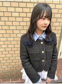 ブルーの裾カラー