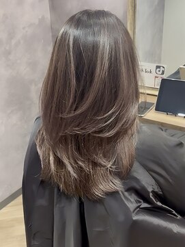 ラビマーニ 箕面店(Labimani) 【Labimani】レイヤーカット×白髪ぼかしバレイヤージュ