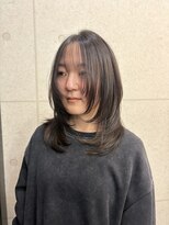 アンリ(Anli)&nbsp;【tomomi＊レイヤー　ミディアムレイヤー　ハッシュカット】