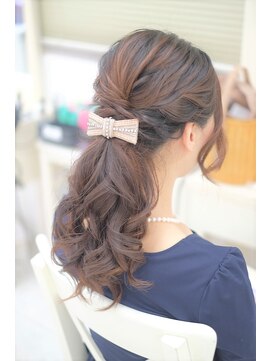 リサ 恵比寿(risa.) サイドねじりのローポニー