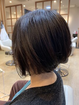 ベルポートヘア(Bellport hair) 自然な丸みの前下がりショート