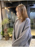 ベージュ