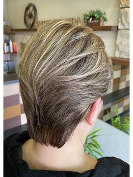 サロンドノア(Salon de NoA) 耳かけショート×ベージュ×ハイライト