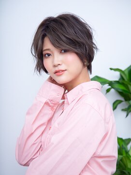 エニル(enil) ＼立体感が増すグラマラスショート／