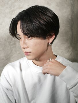 イーラ(era) ナチュラル毛流れセンターパート刈り上げツーブロック