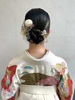 ディティカレスト(Dityca rst)&nbsp;華やかな髪飾りが際立つタイトスタイル