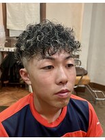 ベイブ ヘア メイク サロン(Babe hair make salon) フェードスパイラルパーマ　金メッシュ