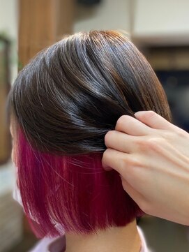 マノ マノ(Mano Mano) 濃いめピンクのインナーカラー