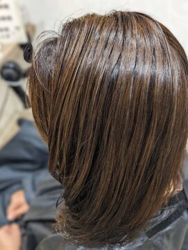 ルクス 新小岩(LUX) 白髪を活かすデザインカラーが得意な新小岩ルクスのタカクです