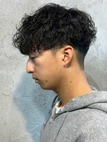 サイクル(CYCLE)&nbsp;MEN'S HAIR/サーフカール／刈り上げセンターパート/伊勢崎