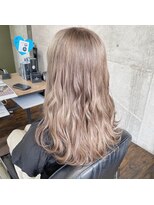 ガルボ ヘアー(garbo hair) 【人気♪】ホワイトベージュカラー×ウェーブ巻き♪