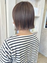 キャアリー(Caary)&nbsp;福山市Caaryぱつっと切りっぱなしタイトボブお洒落モテヘア20代