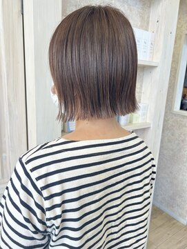 キャアリー(Caary) 福山市Caaryぱつっと切りっぱなしタイトボブお洒落モテヘア20代