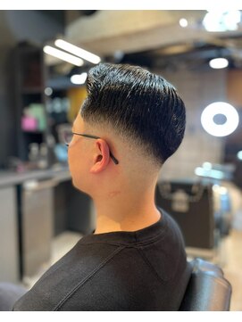 フランクスバーバー アンド ビアークラブ(FRANK'S BARBER and BEER CLUB) ロースキンフェードサイドパートF