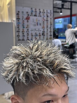 オーシャントーキョー 神戸(OCEAN TOKYO KOBE) ハイライトローライトマッシュ刈り上げアップバングベリショ