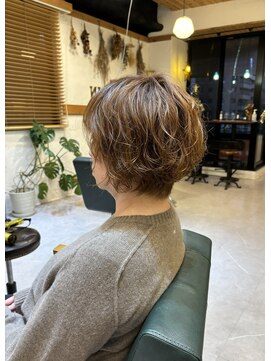 チリンバイロストシティー(Chillin by LOSTCITY) パーマショートボブ