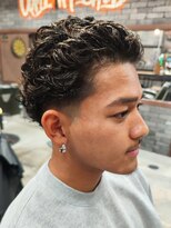 フォーコーナーズカットショップスリーセント 栄(FourCornersCutShop 3/cent)&nbsp;カーリーパーマ/オールバックパーマ/テーパーフェード