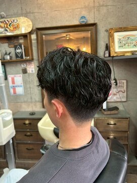 アールズ ヘア(R's hair) MEN’S HAIR/波巻きツイストスパイラル/リバースセンターパート