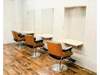 ファイ カラースタジオ(PHI COLOR STUDIO)の写真/カラー専門店/大型店が苦手な方。丁寧なカウンセリングでお客様の魅力を最大限引き出します