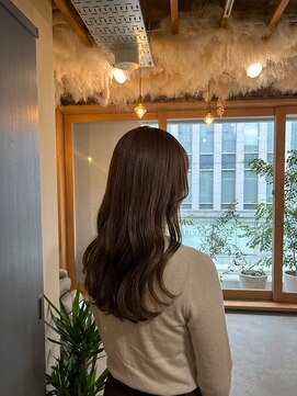 ホロル(horol) 柔らかウェーブの艶ロング