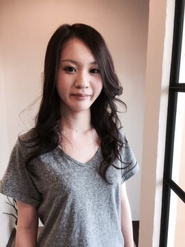 モルフォ ヘアー プロダクト(Morpho Hair Product) ロングの巻き髪