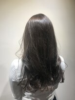 ニルバ(niLva)&nbsp;nilva/シアーダークグレージュ×ラフウェーブロング[山村麻悠]