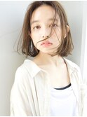 アンニュイなセンターパートボブ