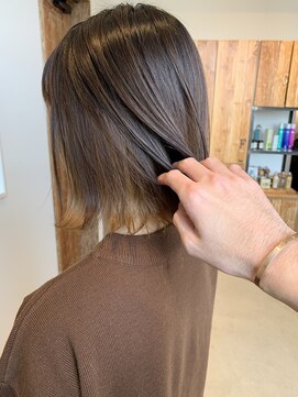 エシレ(esille.) キャメルベージュのワントーンインナーカラー