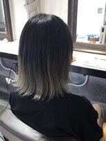 コエバイロゼオ(coe by Roseo)&nbsp;シルバーアッシュのグラデーション