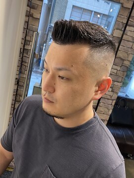 ドルクス 日本橋(Dorcus) 東京barber日本橋スキンフェードアイパーリーゼントスタイル