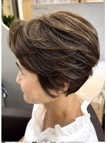 ジエクト ヴィシア(The Ect VIXIA)&nbsp;フェザーショート/細めハイライト/白髪ぼかし