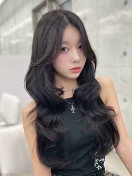 エヌアイ オモテサンドウ(ni omotesando) 内巻きレイヤーカット/センターパート/グレージュ　上野