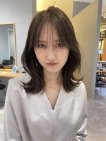 ミラ(MIRA)&nbsp;くびれスタイル／ミディアムスタイル／レイヤーカット