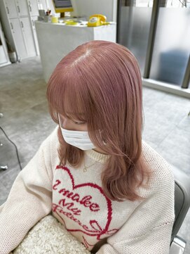 ピンクベージュ