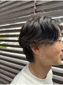 クセ毛を活かしたセンターパートウルフ