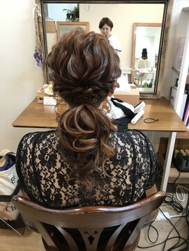 ロカット サロン(Roquat Salon) ロングローポニーアレンジ【ヘアアレンジ　立川/立川南/八王子】
