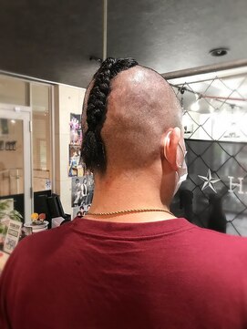 ミミック (mimic) 【派手髪】ラーメンマンスタイル【刈り上げスタイル】