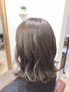 マジック(MAGIC) 【MAGIC 岩田】ゆるふわ外ハネグレージュ