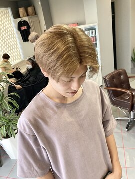 ダニーコウベ(Danny kobe) メンズ金髪センターパート
