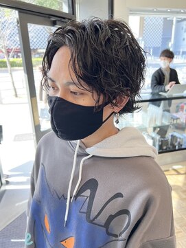 ヘアーアイスカルテット(HAIR ICI QUARTET) 王道メンズウルフ☆無造作ツイストパーマセンターパート