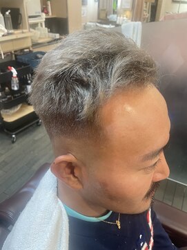 銀座マツナガ 浅草店 7:3スキンフェードスタイル/ミルクティーベージュ/浅草床屋