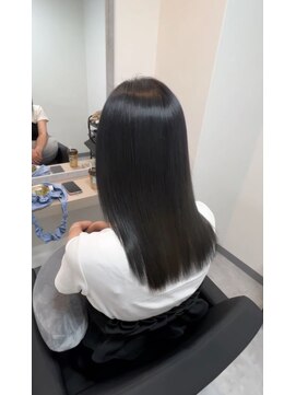 スリーク バイ ロイ 宇治店(sleek by roy) アッシュブラックで艶髪に。